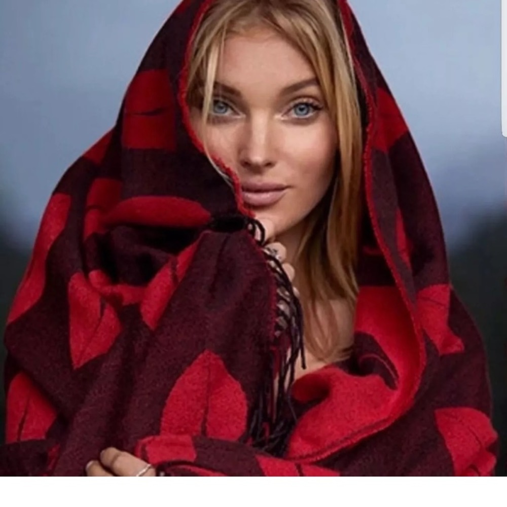 VS Blanket Red KIss 50x60 Valentine Gift 20%offBUN